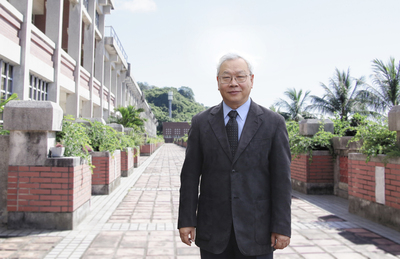 全球變遷與碳化學先驅 中山大學陳鎮東當選中研院院士圖片(另開新視窗)